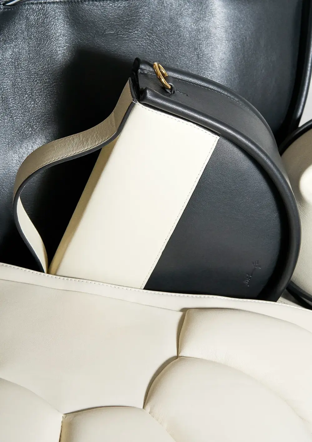 Catalogue page featuring a detailed close-up of the full Melip bag lineup